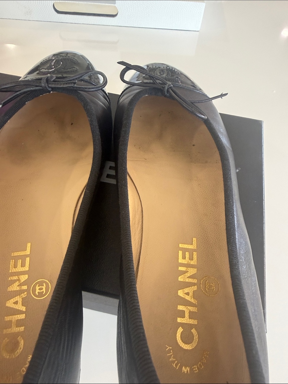 CHANEL Black Leather Cap-Toe Ballet Flats with Patent CC - Picture 9 of 13